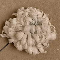 hvid vokset papir chrysanthemum lyseblå midte gammel kunstig blomst genbrug